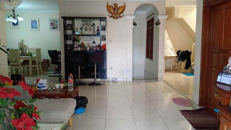 dijual rumah komplek vila dago pamulang