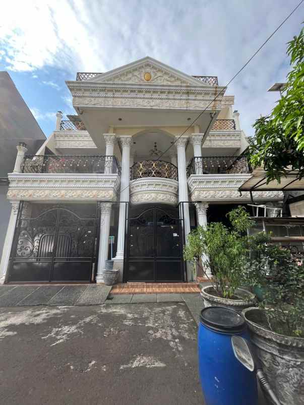 dijual rumah komplek vila dago pamulang