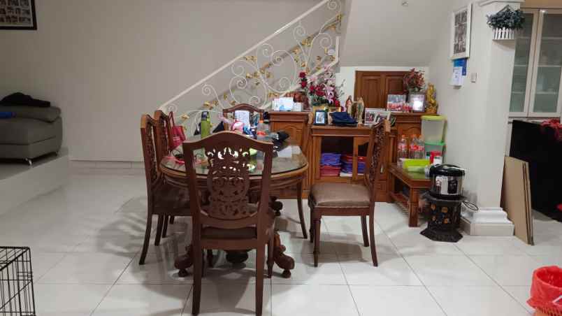 dijual rumah komplek vila dago pamulang