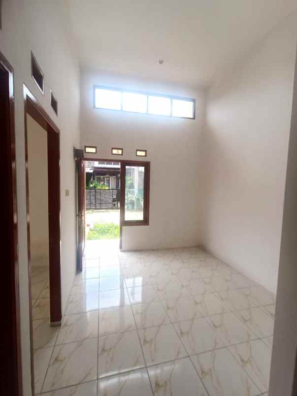 dijual rumah komplek vila dago pamulang