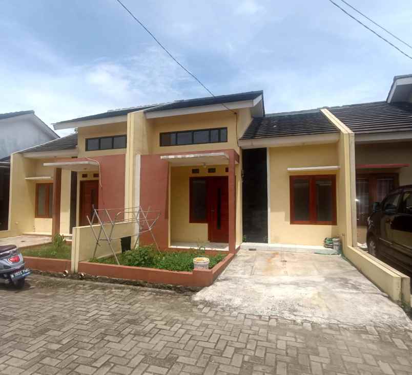 dijual rumah komplek vila dago pamulang