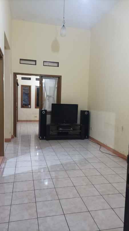 dijual rumah kota baru parahyangan