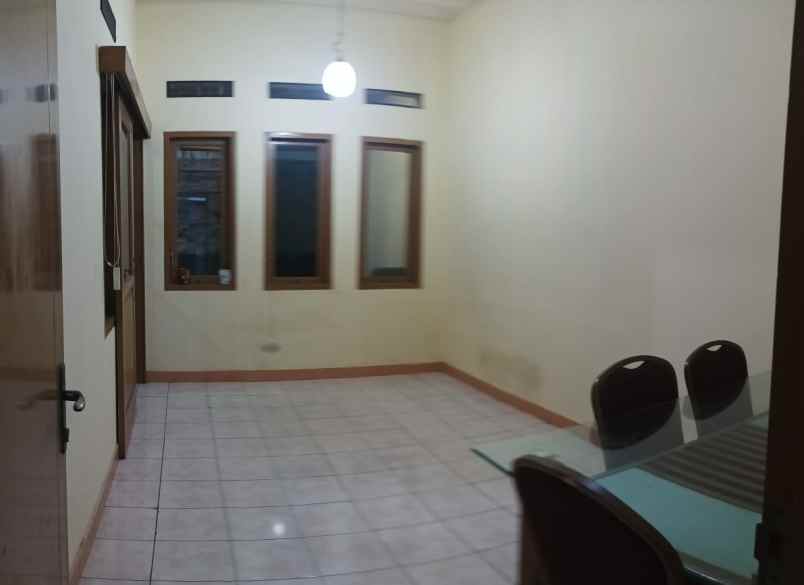 dijual rumah kota baru parahyangan