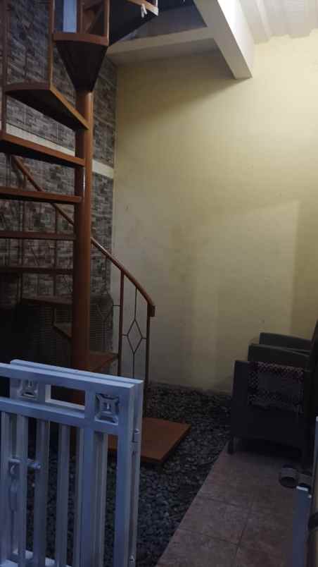 dijual rumah kota baru parahyangan