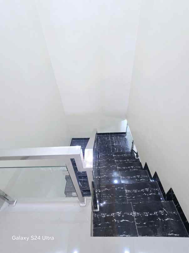 dijual rumah kota harapan indah bekasi