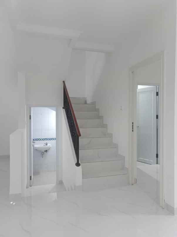 dijual rumah kota wisata cibubur