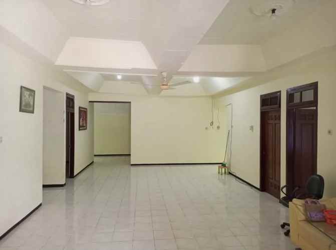 dijual rumah kutisari dalam