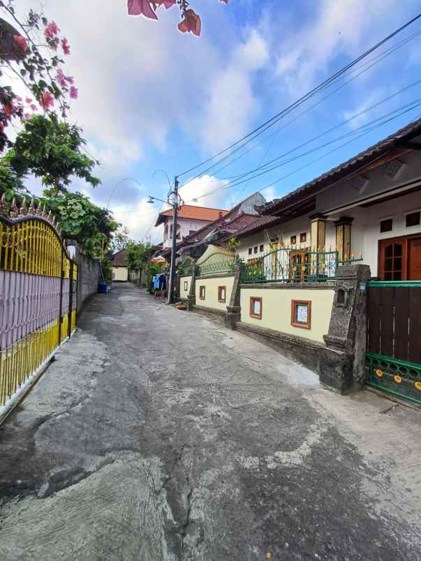 dijual rumah lantai 2 lokasi mahendradata