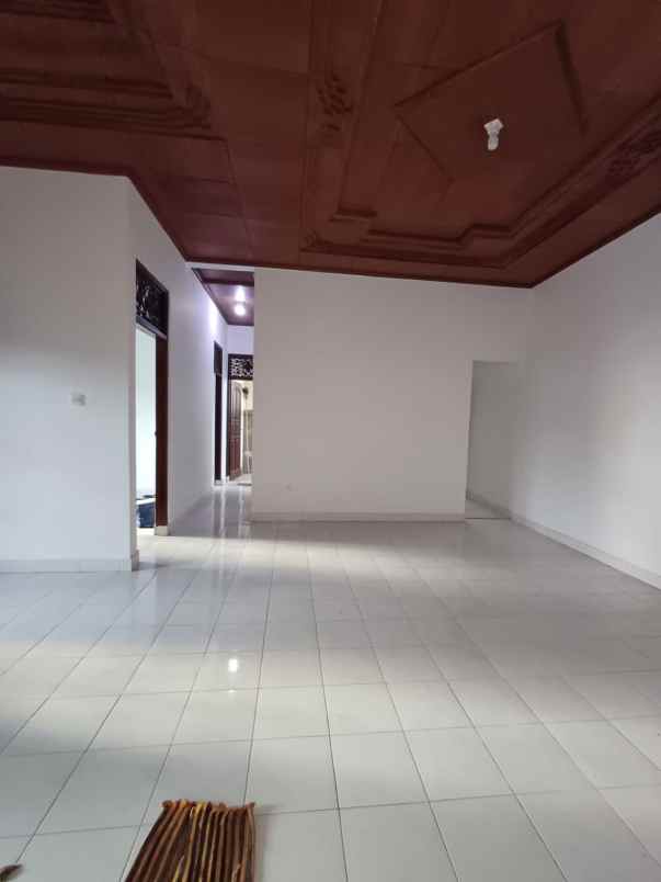 dijual rumah lantai 2 lokasi mahendradata