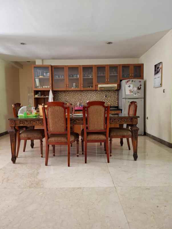 dijual rumah lebak bulus