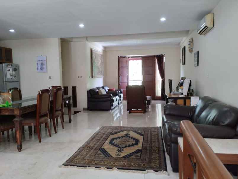 dijual rumah lebak bulus