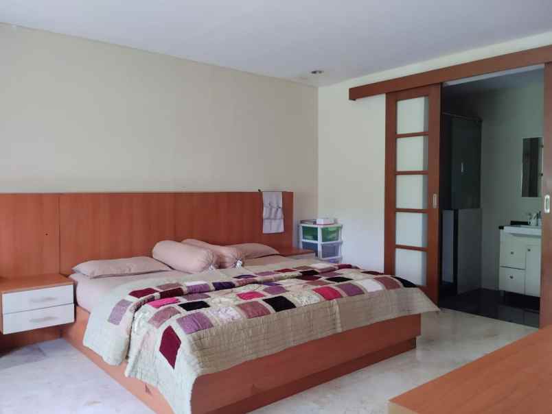 dijual rumah lebak bulus