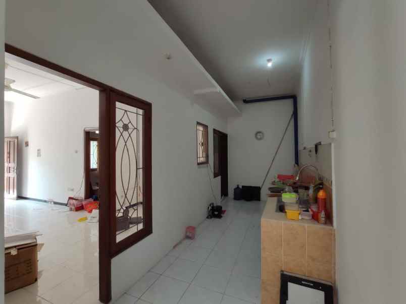 dijual rumah lebak indah regency
