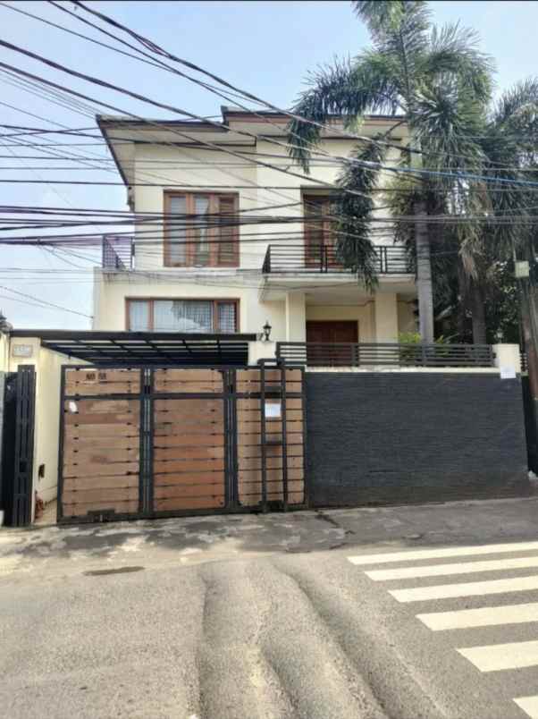 dijual rumah lubang buaya