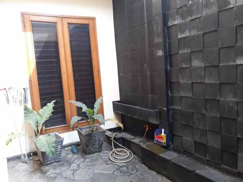 dijual rumah lubang buaya