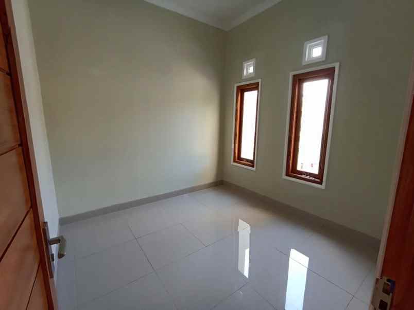 dijual rumah maguwoharjo kec depok kab