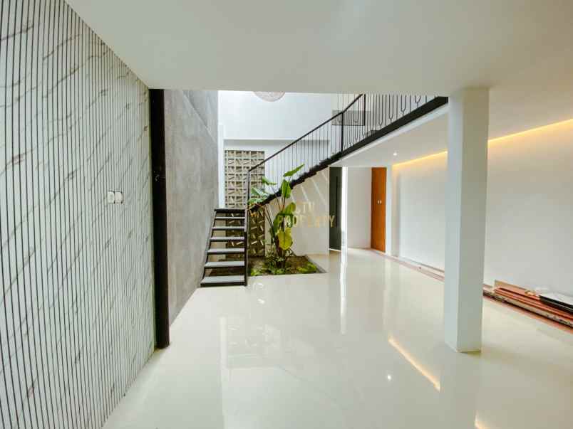 dijual rumah maguwoharjo kec depok kab