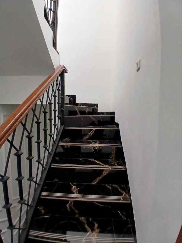 dijual rumah mampang indah 1