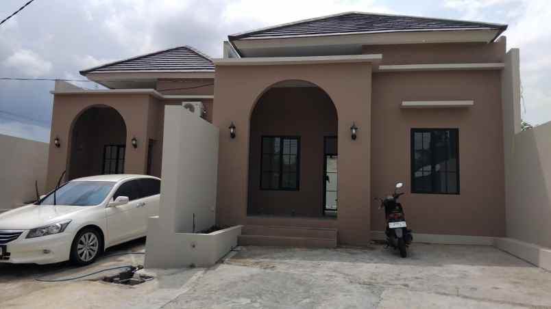dijual rumah mangunharjo