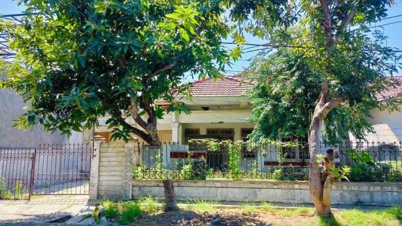 dijual rumah manyar jaya menur