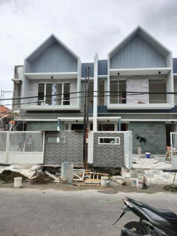 dijual rumah manyar tirtomoyo