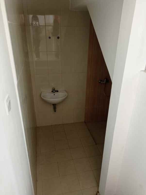 dijual rumah manyaran