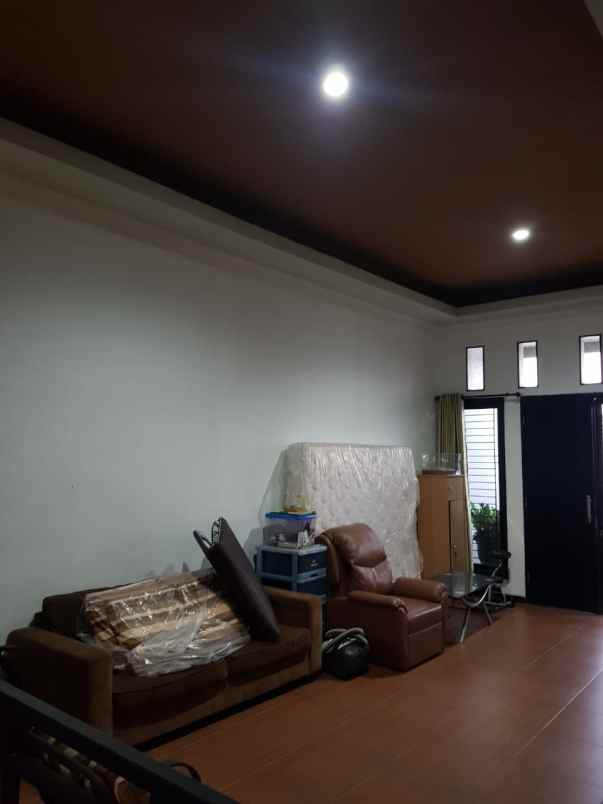 dijual rumah medayu utara