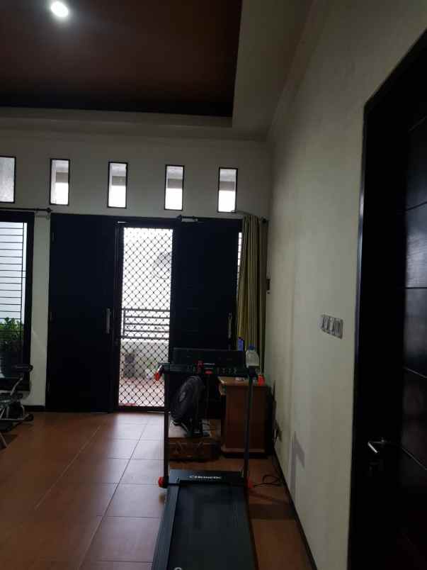 dijual rumah medayu utara