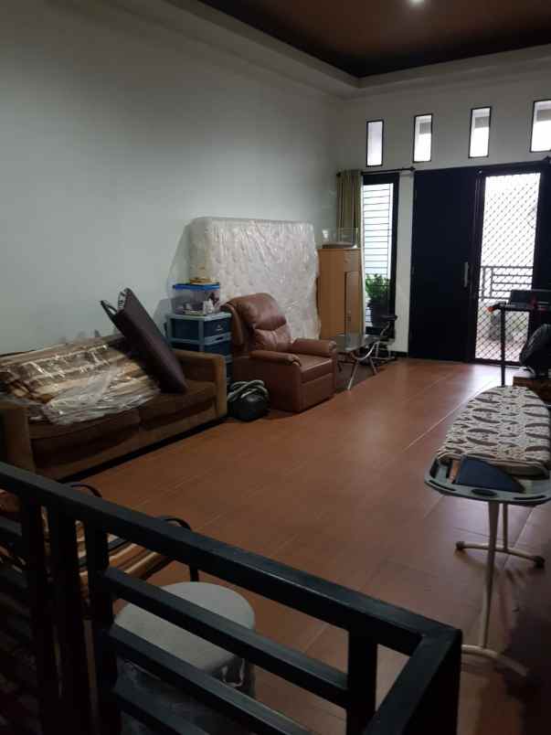 dijual rumah medayu utara