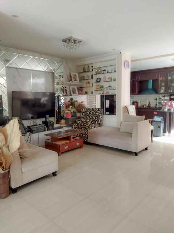 dijual rumah meruya residence