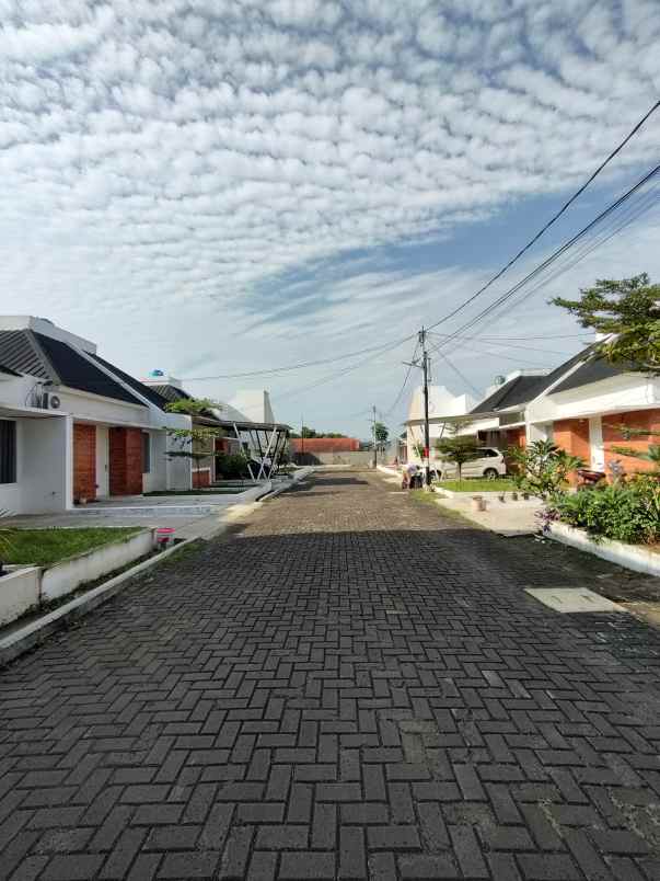 dijual rumah meruyung limo depok