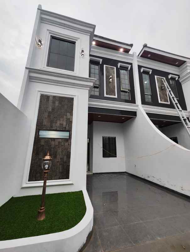 dijual rumah mewah 2 lantai di depok