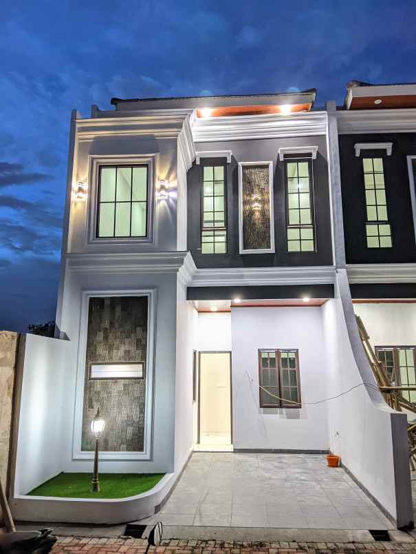 dijual rumah mewah 2 lantai di depok