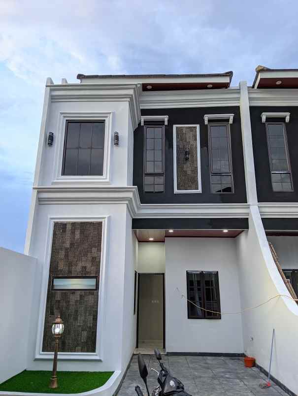 dijual rumah mewah 2 lantai di depok