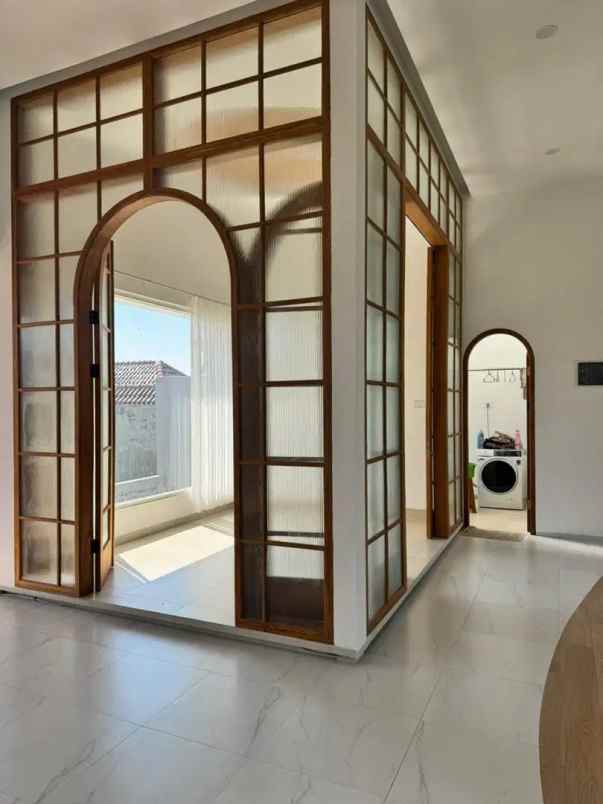 dijual rumah mewah di komplek graha mas kota surabaya