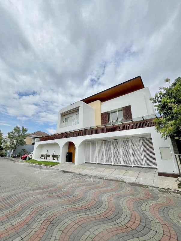 dijual rumah mewah di komplek graha mas kota surabaya