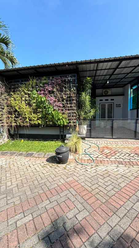 dijual rumah mewah permata jingga malang