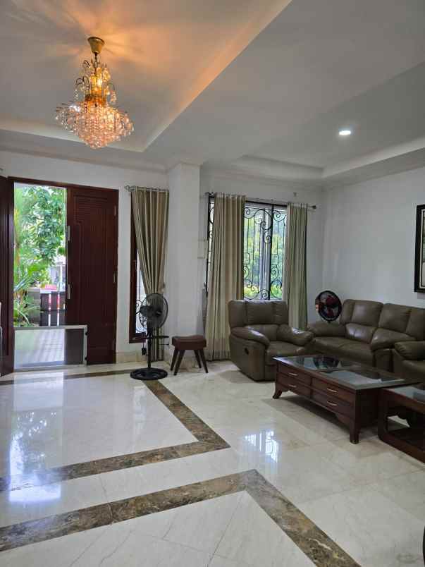 dijual rumah mewah siap huni di legenda wisata cibubur