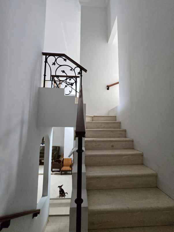 dijual rumah mewah siap huni di legenda wisata cibubur