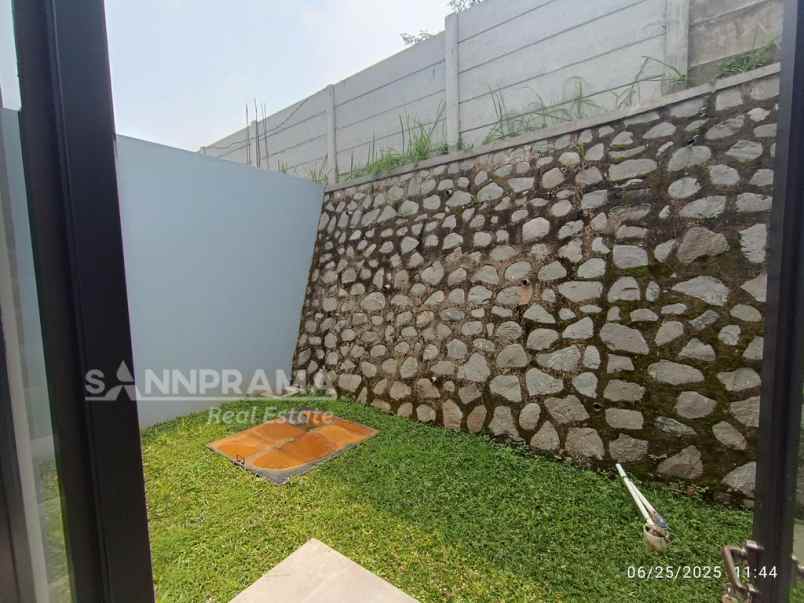 dijual rumah nagrak