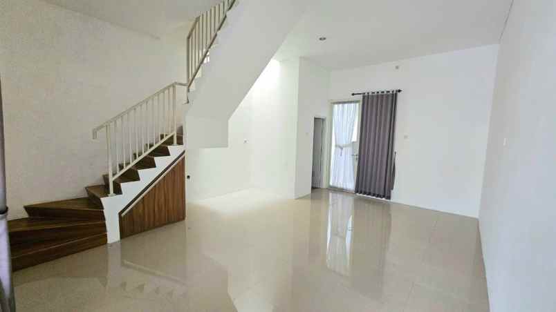 dijual rumah nirwana eksekutif
