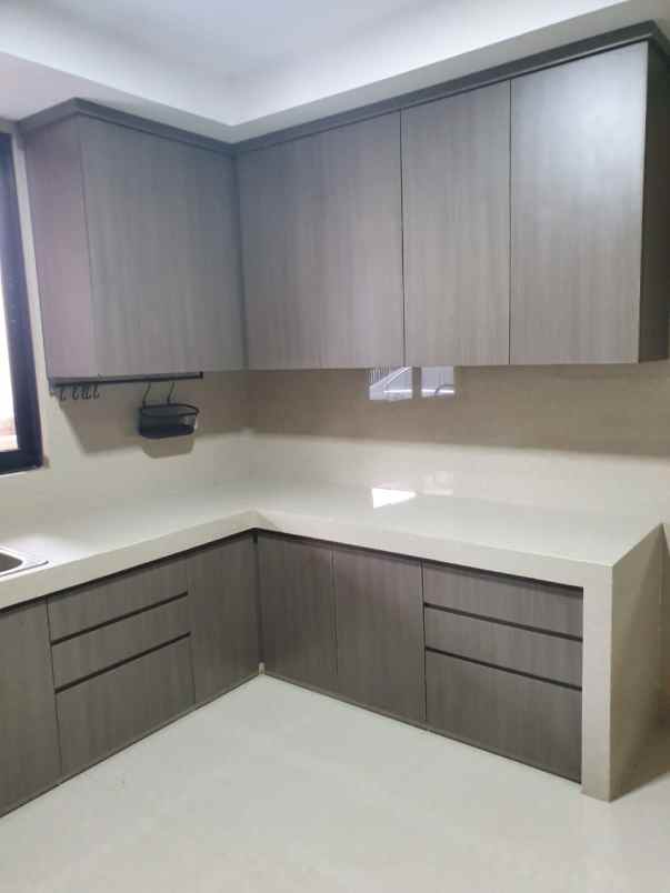 dijual rumah north emerald mansion