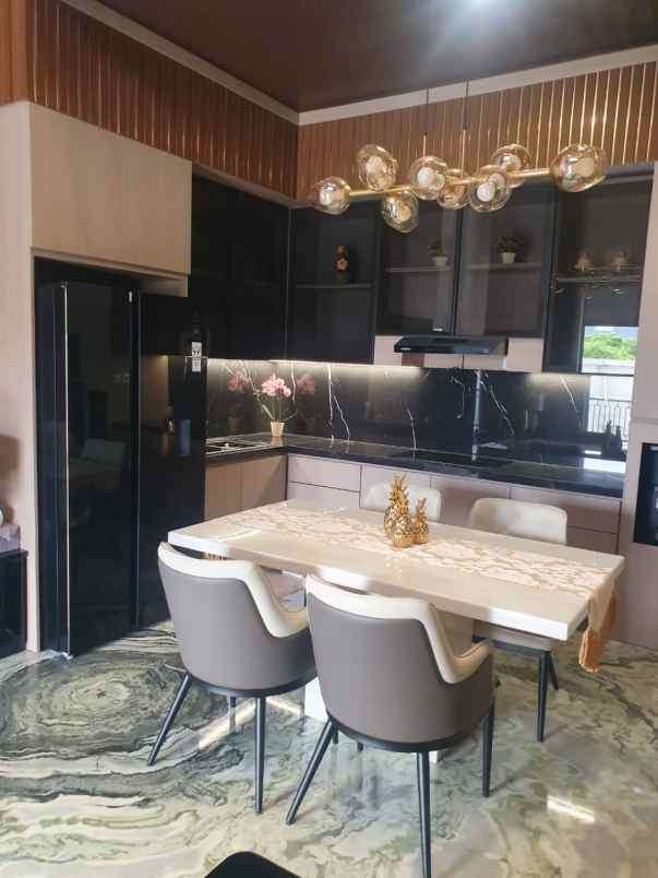 dijual rumah north emerald mansion