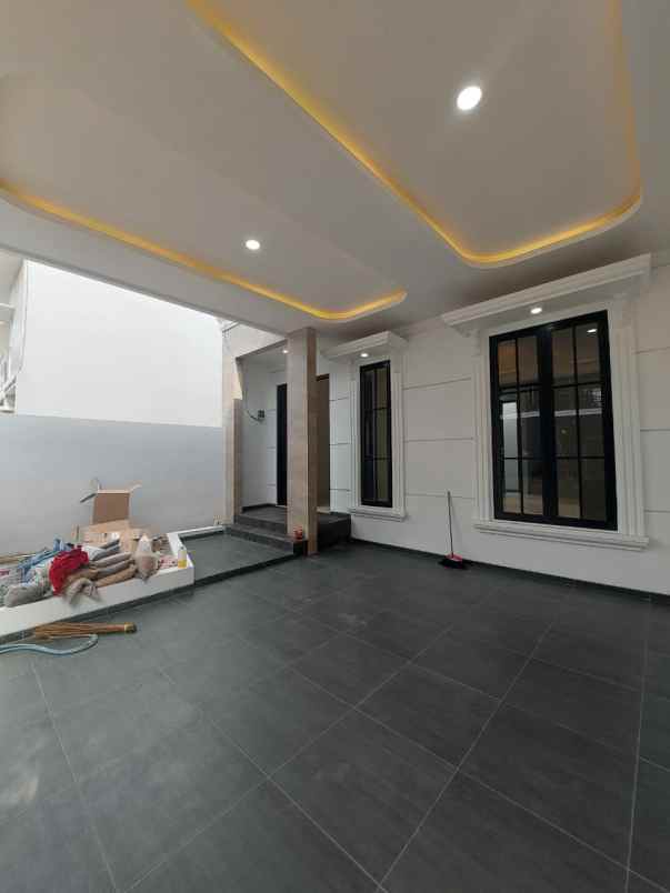 dijual rumah pakis