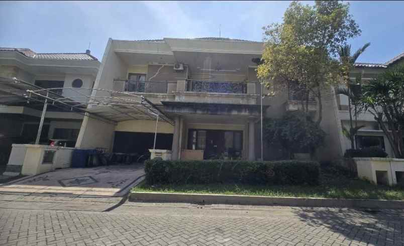 dijual rumah pakuwon city