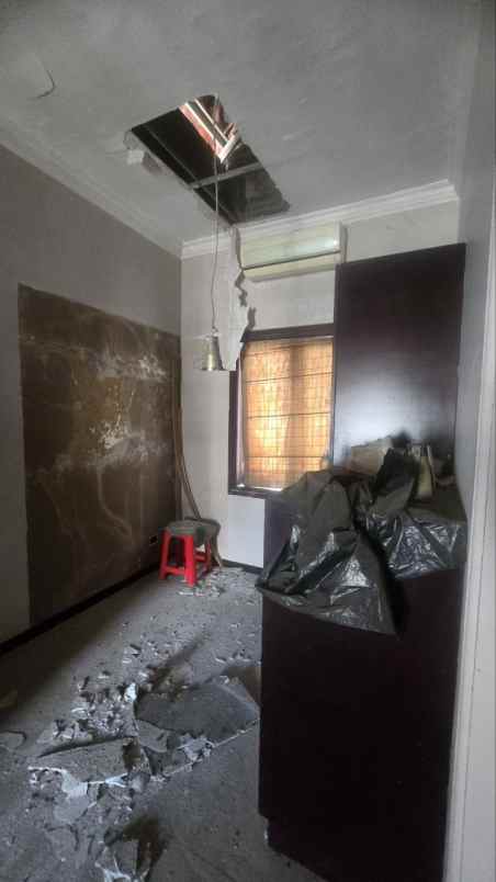 dijual rumah pakuwon city