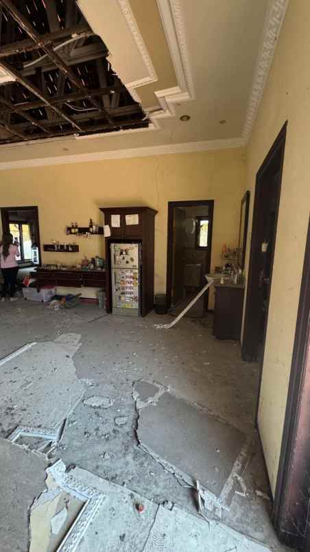 dijual rumah pakuwon city