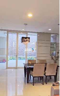 dijual rumah pakuwon city