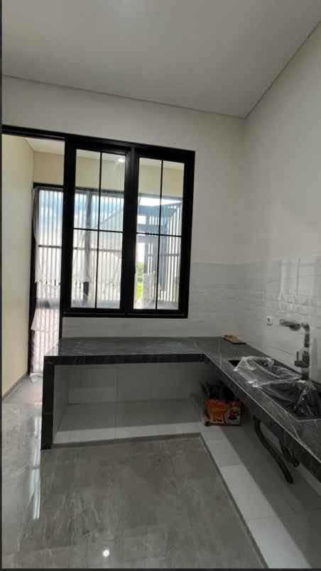 dijual rumah pakuwon city