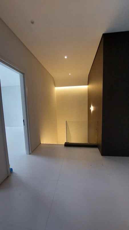dijual rumah pakuwon city laguna